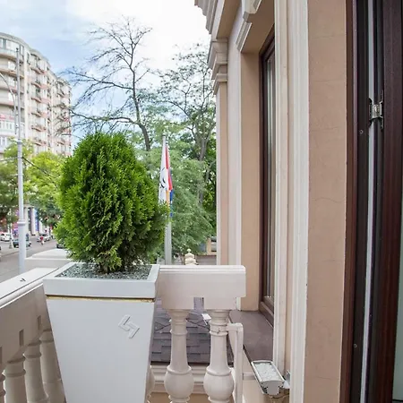 De Volan Boutique Odessza